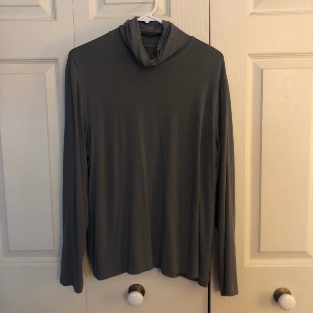 Lonsleeve turtleneck